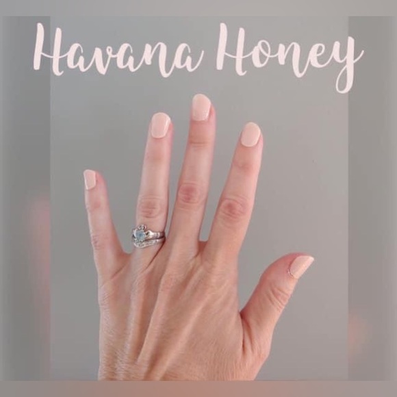 Color Street 𝐇𝐀𝐕𝐀𝐍𝐀 𝐇𝐎𝐍𝐄𝐘 (retired) - Picture 1 of 3